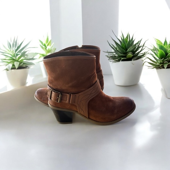 Earth Boots 9.5 Tan Suede Side Zip Boho Western Like New - Picture 3 of 6